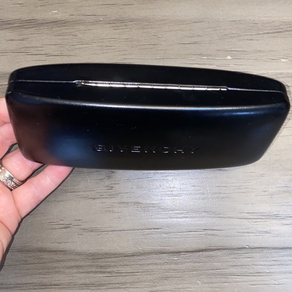 🤓 VINTAGE GIVENCHY GLASSES CASE - Picture 4 of 10